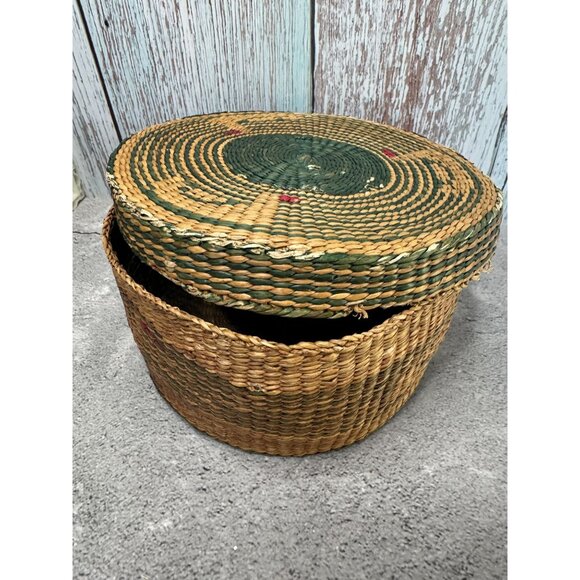 Vintage Native American Sweetgrass Woven Basket With Lid 6.5" Diameter 3.25" Hei - Picture 7 of 7